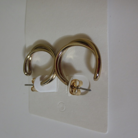 Banana Republic Two Tone Interlocking Hoop Earring - Picture 5 of 5